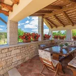 Holiday home Cozy In With Wifi Tinjan