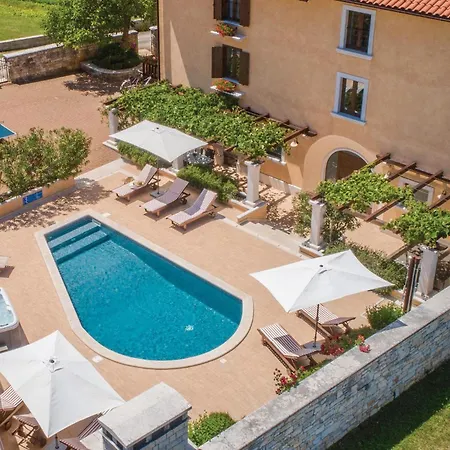 Holiday home Cozy In With Wifi Tinjan
