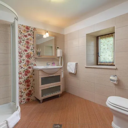 Amazing In With Sauna Tinjan