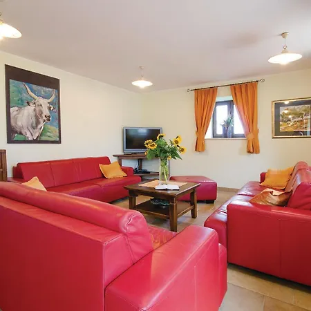 Holiday home Cozy In With Wifi Tinjan