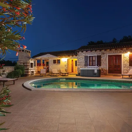 Holiday home Cozy In With Wifi *
