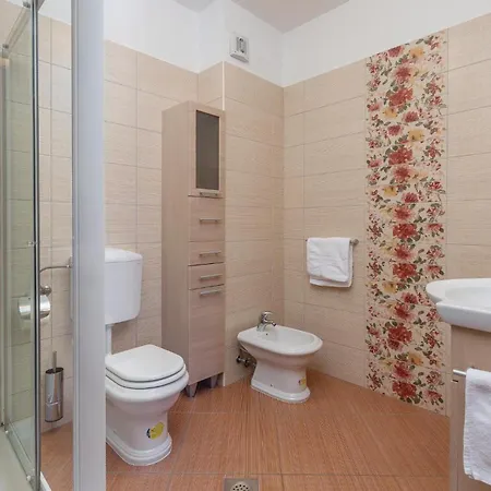 Holiday home Cozy In With Wifi Tinjan